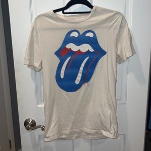 Cream colored rolling stones t shirt. Very soft and great for year round!